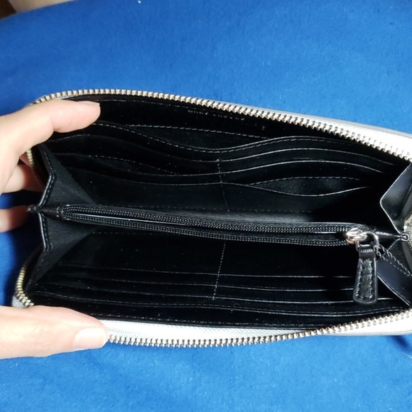 Marc Jacobs Organizer Wallet - Picture 3 of 3